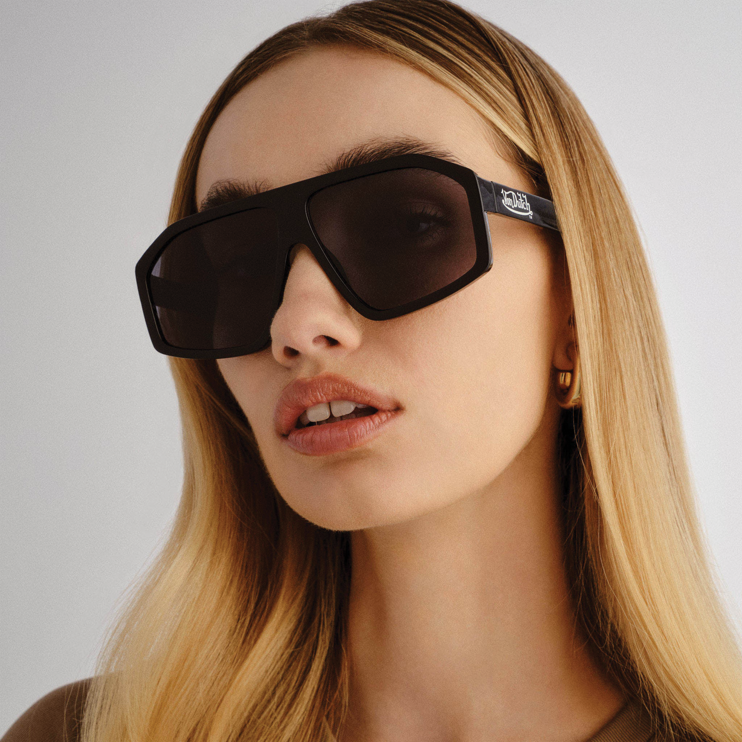 VON DUTCH x AIRE DISGRACED SUNGLASSES - BLACK - Image 4